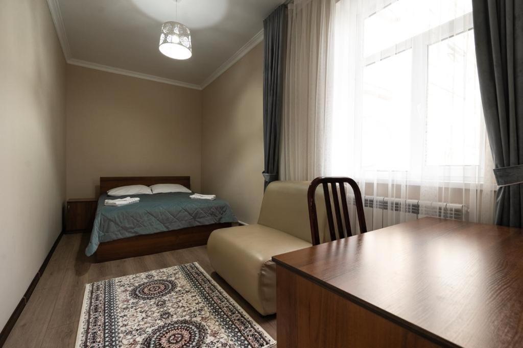 Muras Hotel Karakol Bagian luar foto