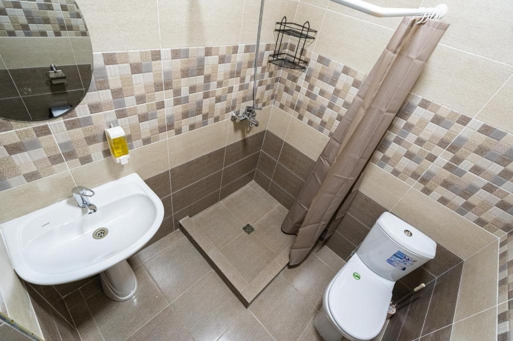 Muras Hotel Karakol Bagian luar foto