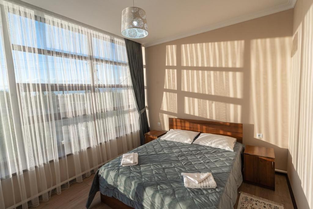 Muras Hotel Karakol Bagian luar foto