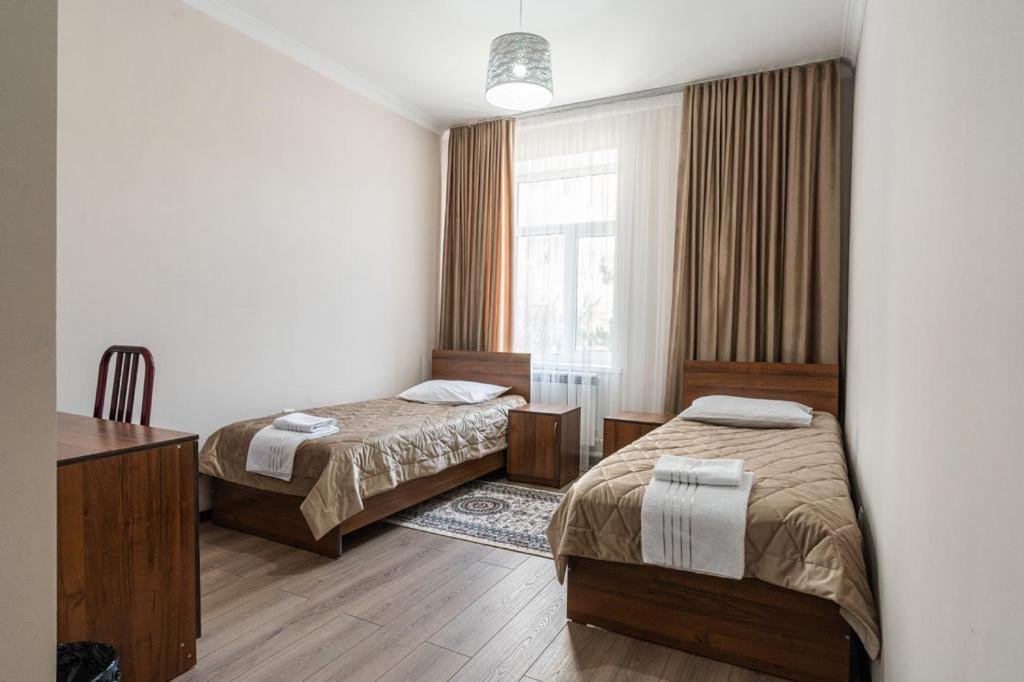 Muras Hotel Karakol Bagian luar foto