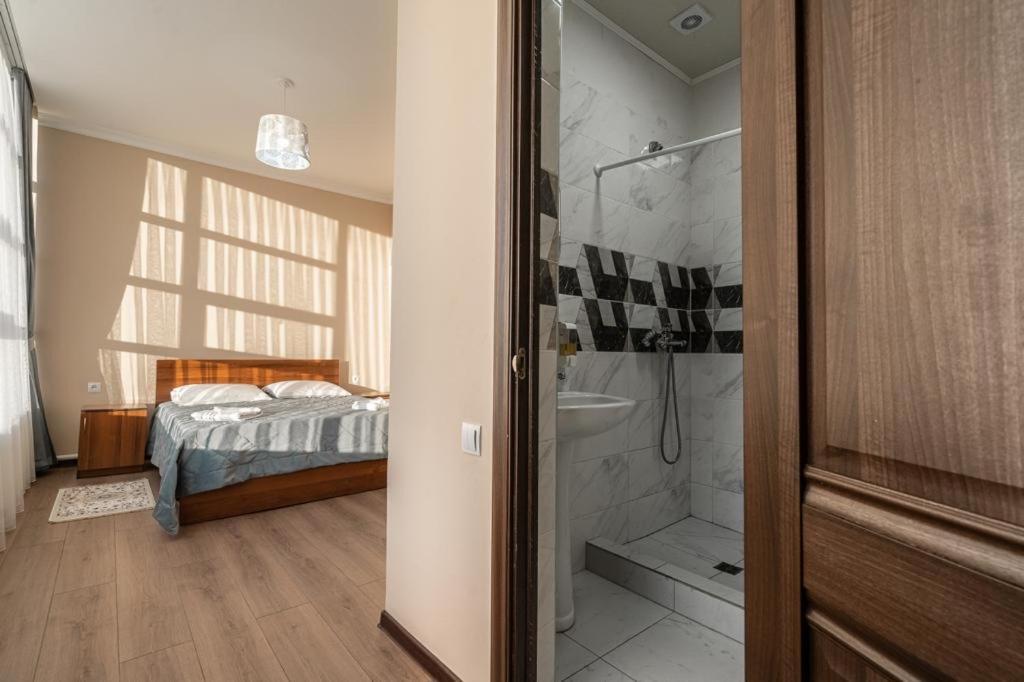 Muras Hotel Karakol Bagian luar foto